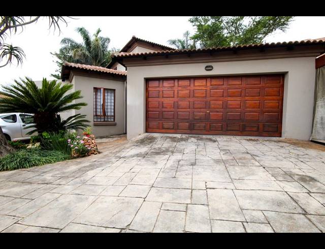 3 BEDROOM TOWNHOUSE FOR SALE IN THATCHFIELD